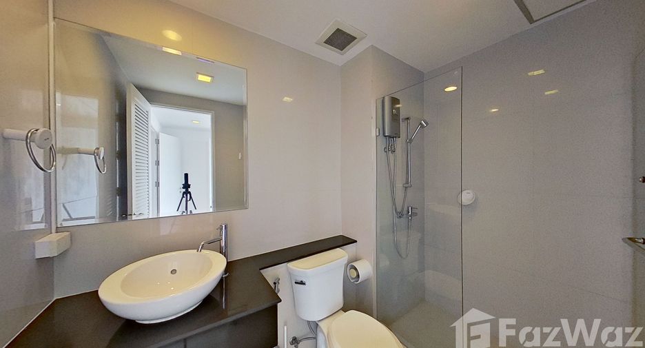 For rent 3 bedrooms condo in Khlong Toei, Bangkok