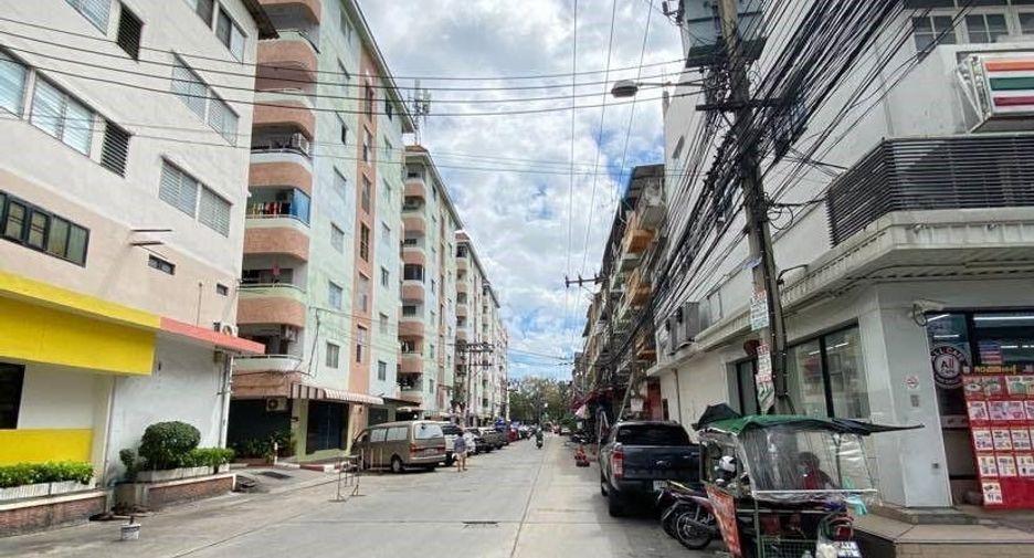 For rent 5 bedrooms retail Space in Bang Kapi, Bangkok