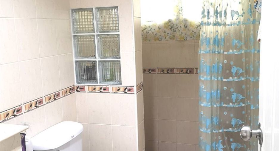 For rent 3 bedrooms townhouse in Lat Krabang, Bangkok