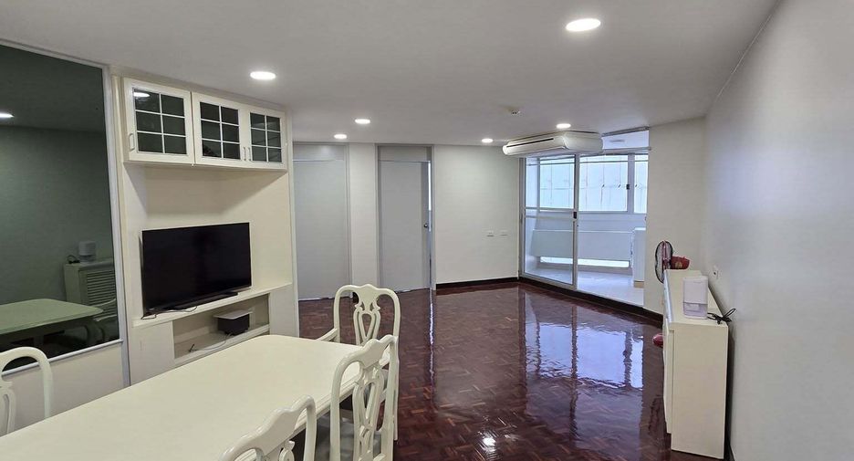 For rent 2 bedrooms condo in Watthana, Bangkok