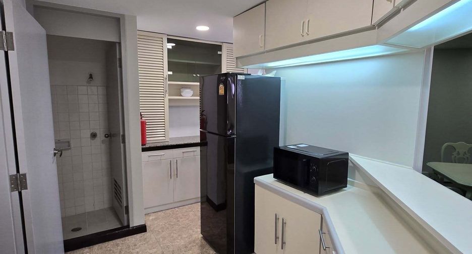 For rent 2 bedrooms condo in Watthana, Bangkok