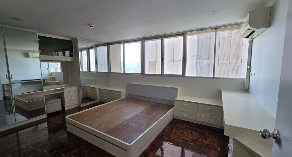 For rent 2 bedrooms condo in Watthana, Bangkok
