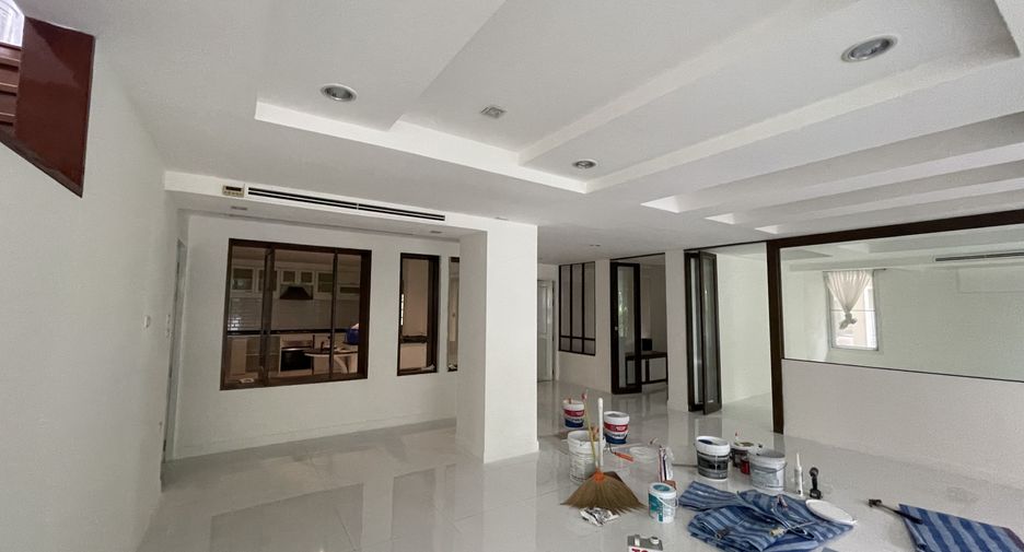 Casa en alquiler de 4 habitaciones en Watthana, Bangkok