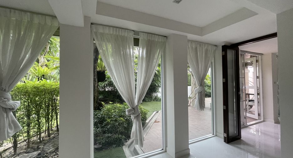 Casa en alquiler de 4 habitaciones en Watthana, Bangkok