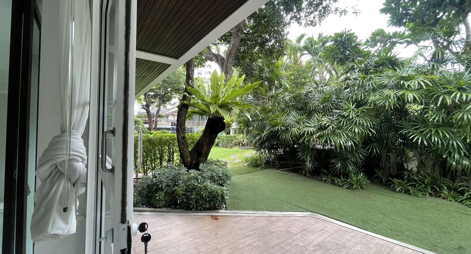 Casa en alquiler de 4 habitaciones en Watthana, Bangkok