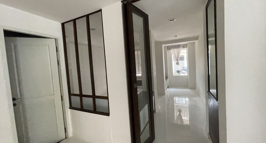 Casa en alquiler de 4 habitaciones en Watthana, Bangkok