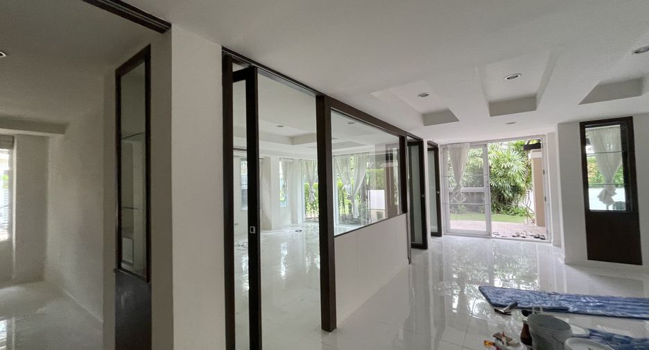 Casa en alquiler de 4 habitaciones en Watthana, Bangkok