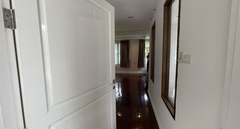 Casa en alquiler de 4 habitaciones en Watthana, Bangkok