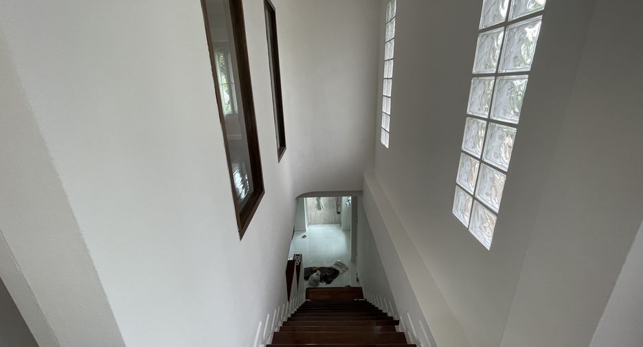 Casa en alquiler de 4 habitaciones en Watthana, Bangkok