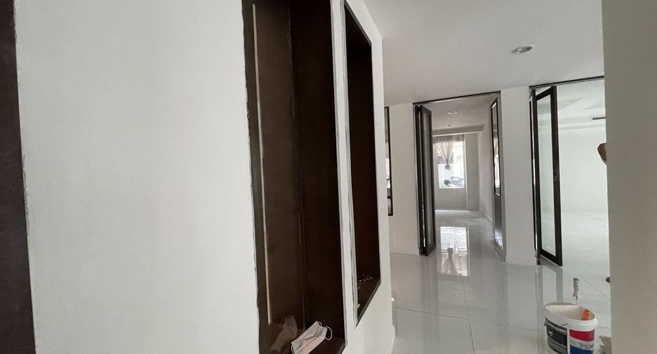 Casa en alquiler de 4 habitaciones en Watthana, Bangkok