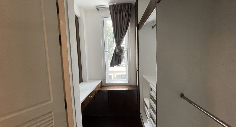 Casa en alquiler de 4 habitaciones en Watthana, Bangkok