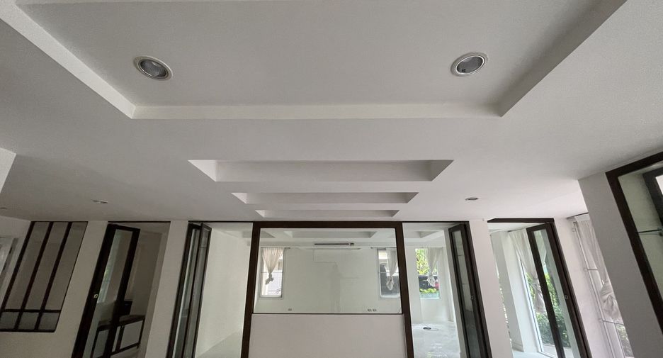 Casa en alquiler de 4 habitaciones en Watthana, Bangkok