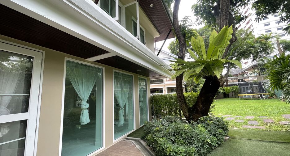 Casa en alquiler de 4 habitaciones en Watthana, Bangkok