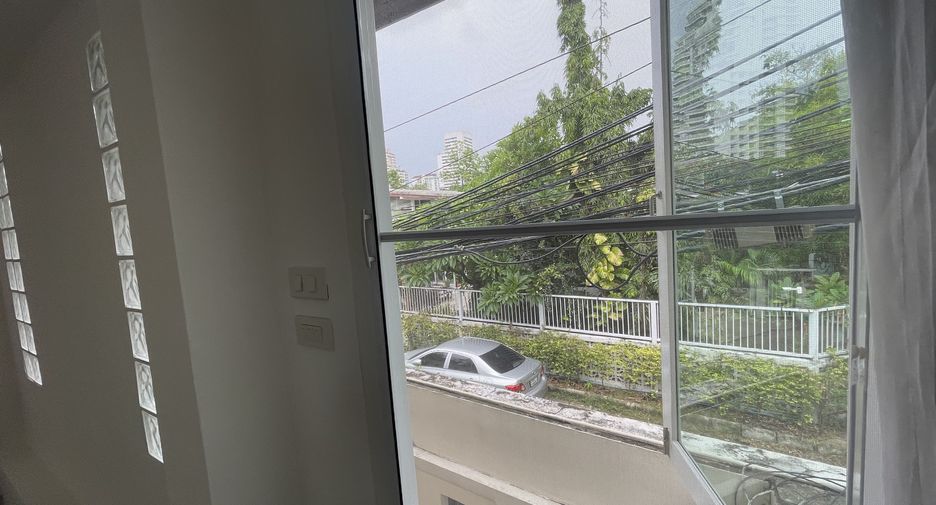 Casa en alquiler de 4 habitaciones en Watthana, Bangkok