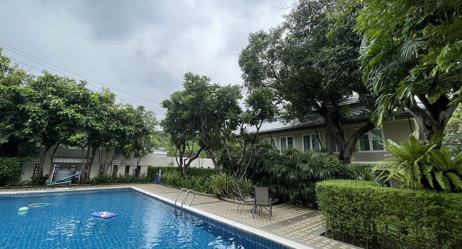 Casa en alquiler de 4 habitaciones en Watthana, Bangkok
