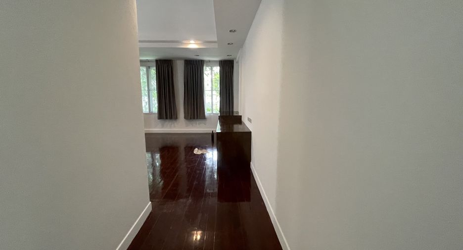 Casa en alquiler de 4 habitaciones en Watthana, Bangkok