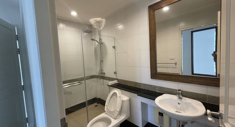 Casa en alquiler de 4 habitaciones en Watthana, Bangkok