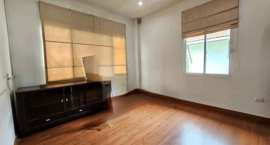 For rent 3 bedrooms house in Lat Phrao, Bangkok