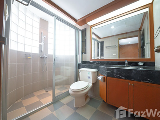 Condo en alquiler de 3 habitaciones en Khlong Toei, Bangkok