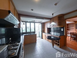 Condo en alquiler de 3 habitaciones en Khlong Toei, Bangkok