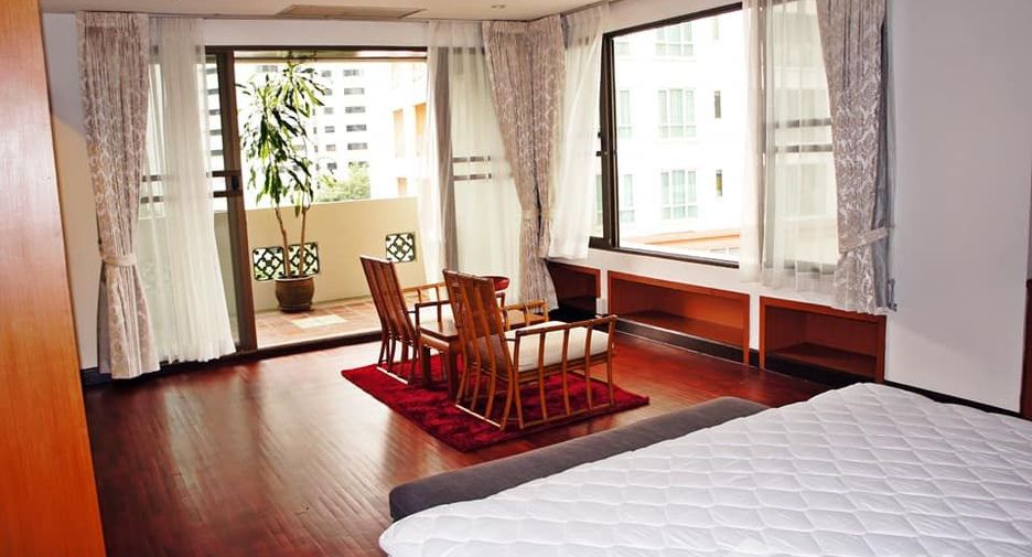 For rent 4 bedrooms condo in Watthana, Bangkok