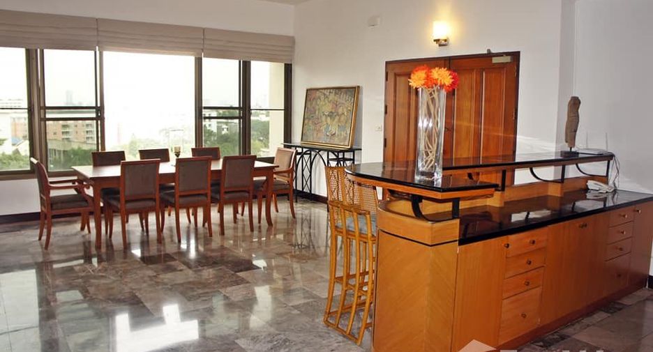 For rent 4 bedrooms condo in Watthana, Bangkok