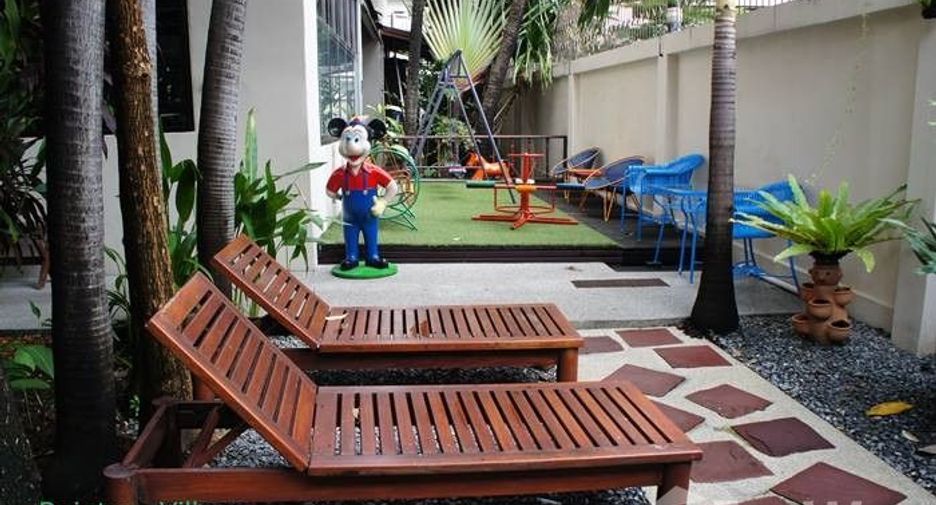 For rent 4 bedrooms condo in Watthana, Bangkok