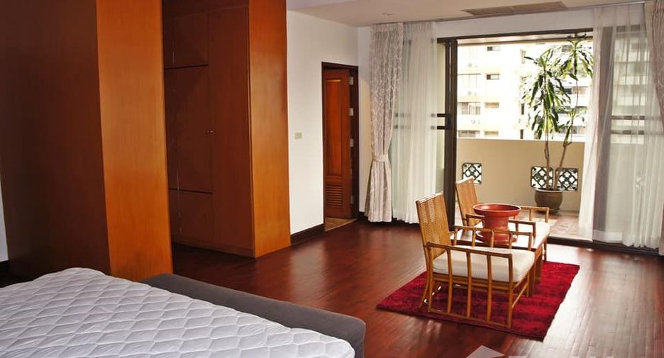 For rent 4 bedrooms condo in Watthana, Bangkok