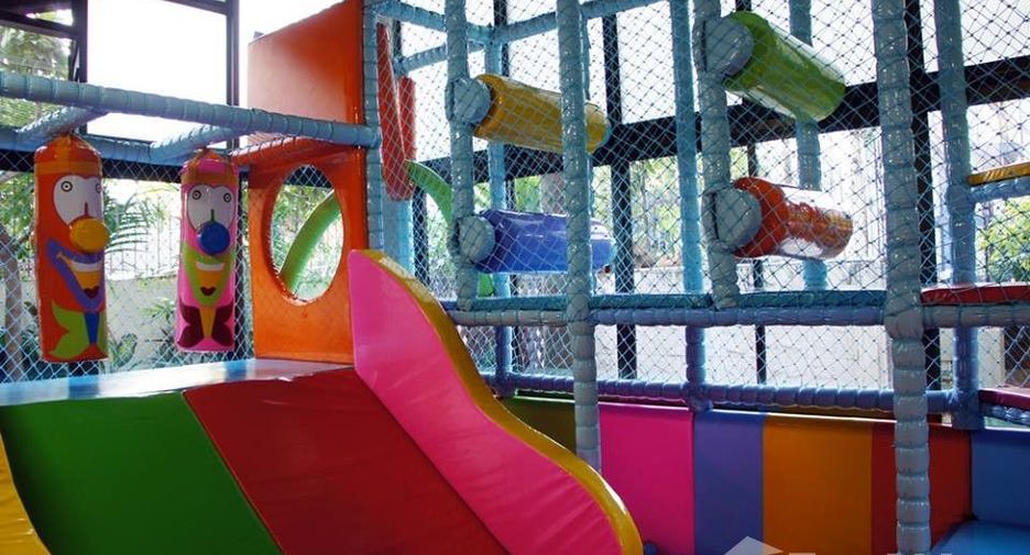For rent 4 bedrooms condo in Watthana, Bangkok