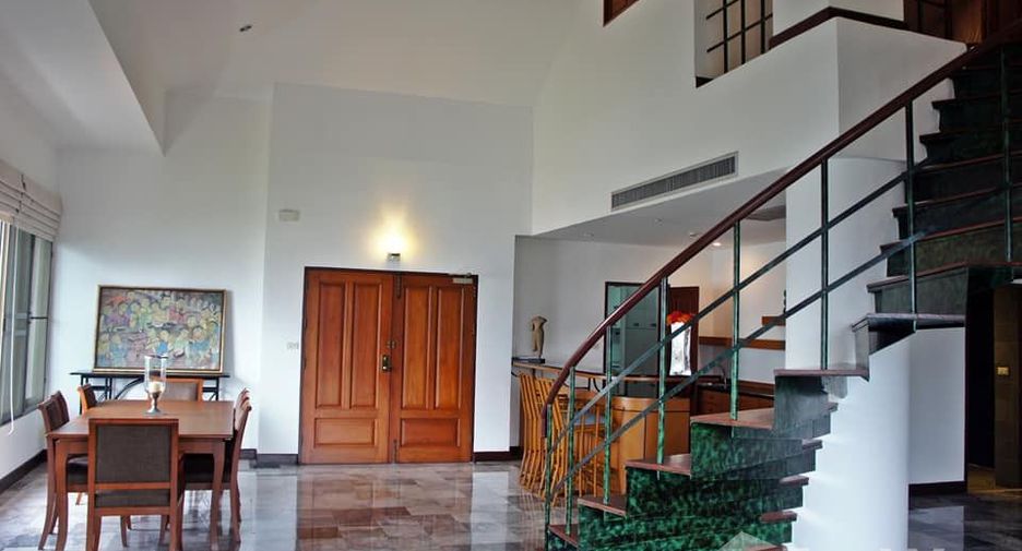 For rent 4 bedrooms condo in Watthana, Bangkok