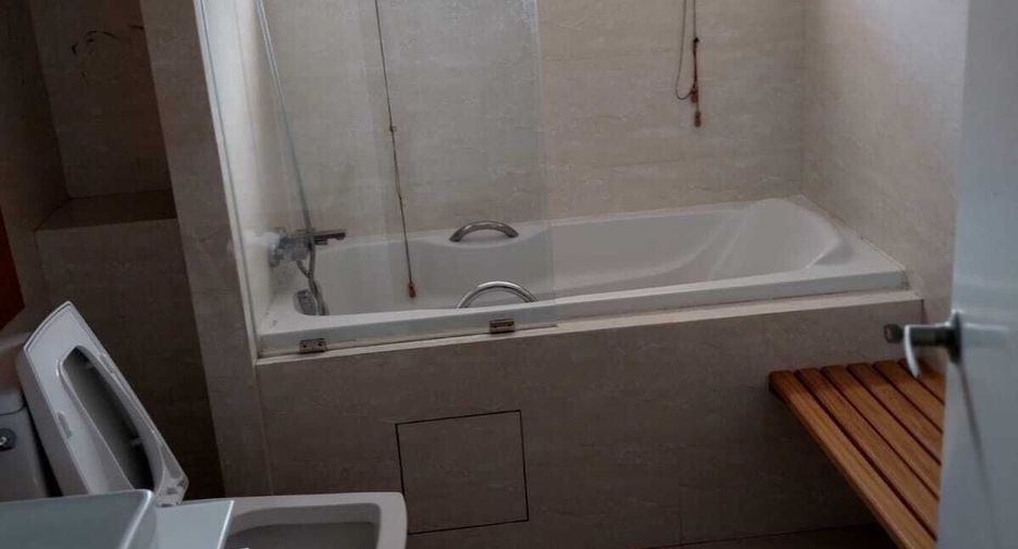 For rent 4 bedrooms condo in Khlong Toei, Bangkok