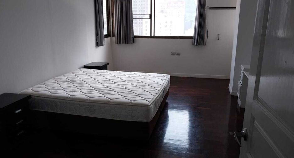 For rent 4 bedrooms condo in Khlong Toei, Bangkok