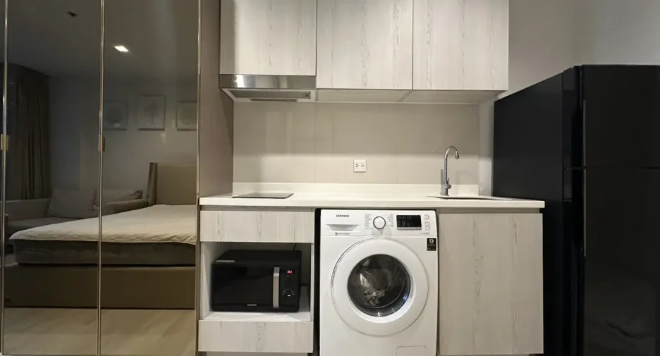For rent studio condo in Pathum Wan, Bangkok