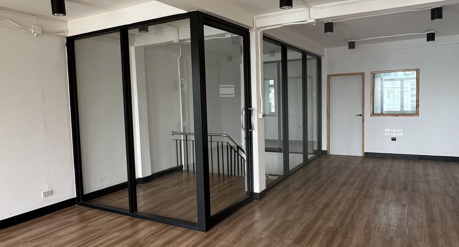 For rent 5 bedrooms office in Phra Khanong, Bangkok