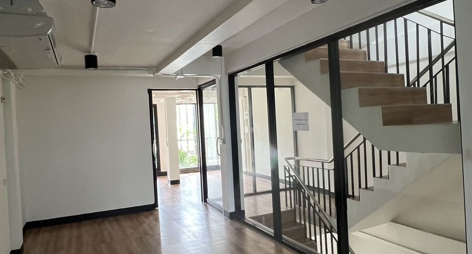 For rent 5 bedrooms office in Phra Khanong, Bangkok