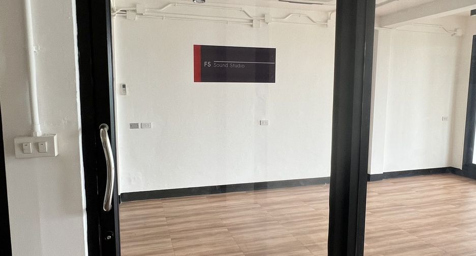 For rent 5 bedrooms office in Phra Khanong, Bangkok