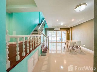 Reihenhaus zur Miete mit 3 Zimmer in Phra Khanong, Bangkok