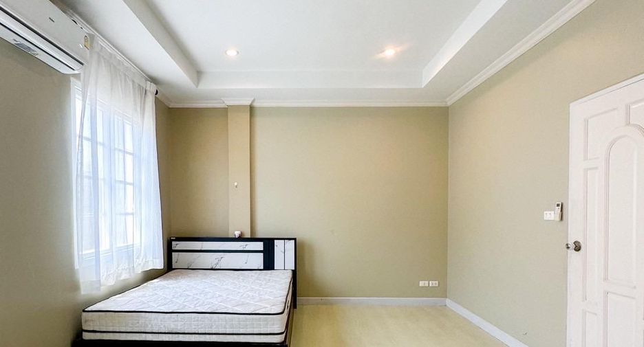 Reihenhaus zur Miete mit 3 Zimmer in Phra Khanong, Bangkok