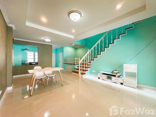 Reihenhaus zur Miete mit 3 Zimmer in Phra Khanong, Bangkok