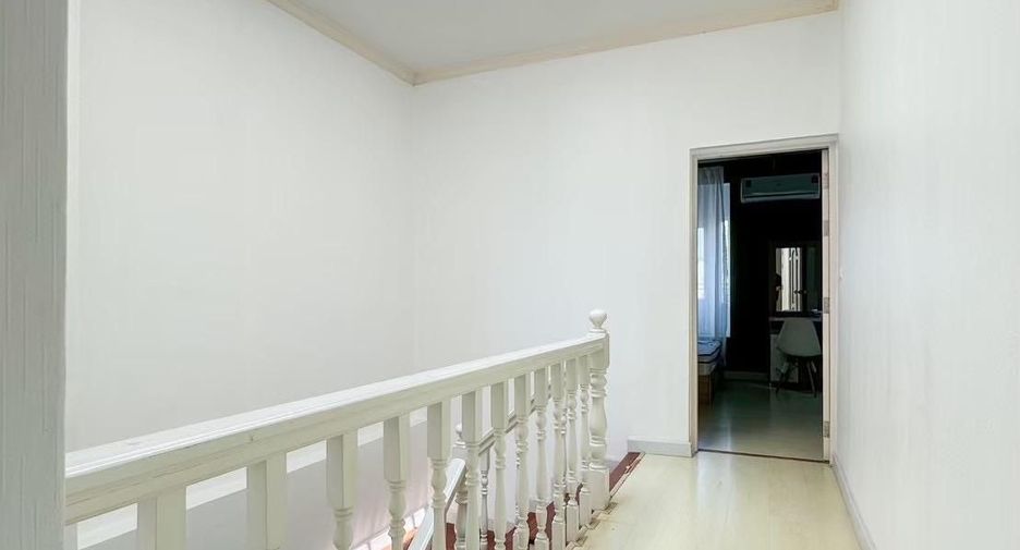 Reihenhaus zur Miete mit 3 Zimmer in Phra Khanong, Bangkok