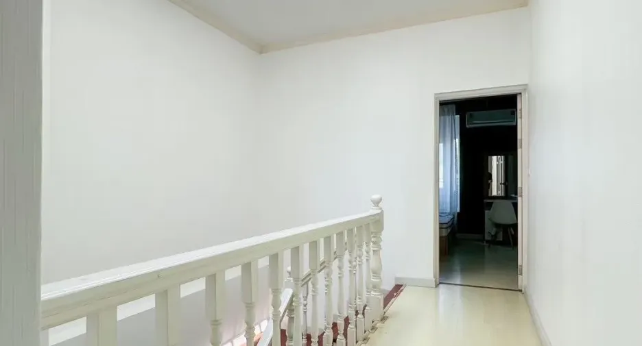 For rent 3 bedrooms townhouse in Phra Khanong, Bangkok