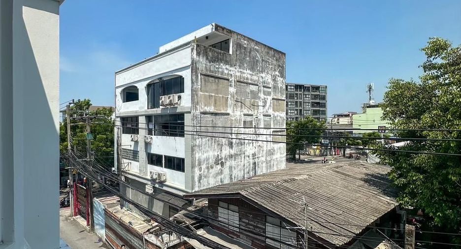 Reihenhaus zur Miete mit 3 Zimmer in Phra Khanong, Bangkok