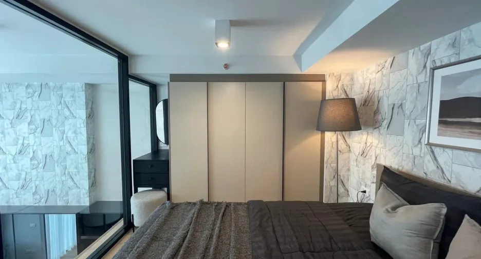 À louer studio condo à Huai Khwang, Bangkok