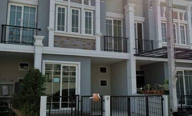 Reihenhaus zur Miete mit 4 Zimmer in Chom Thong, Bangkok
