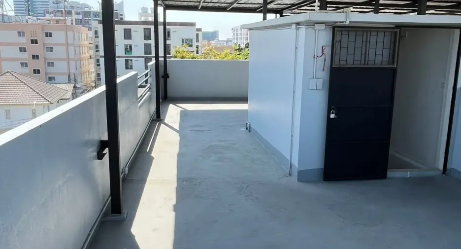 出租 4 卧室 联排别墅 在 Bang Na, 曼谷