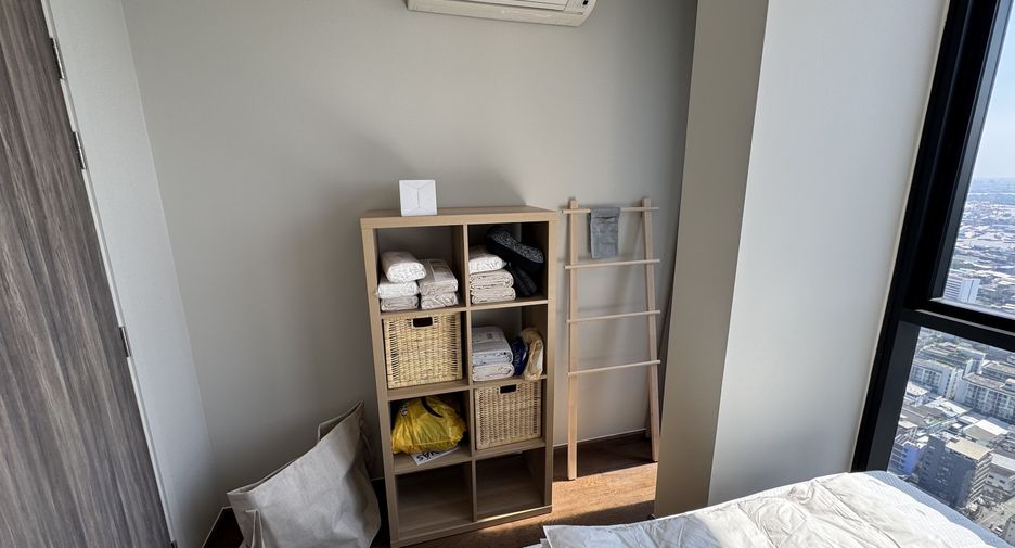 For rent 2 bedrooms condo in Khlong Toei, Bangkok