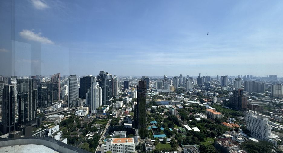 For rent 2 bedrooms condo in Khlong Toei, Bangkok