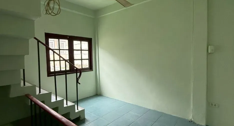 出租 3 卧室 联排别墅 在 Bang Kho Laem, 曼谷