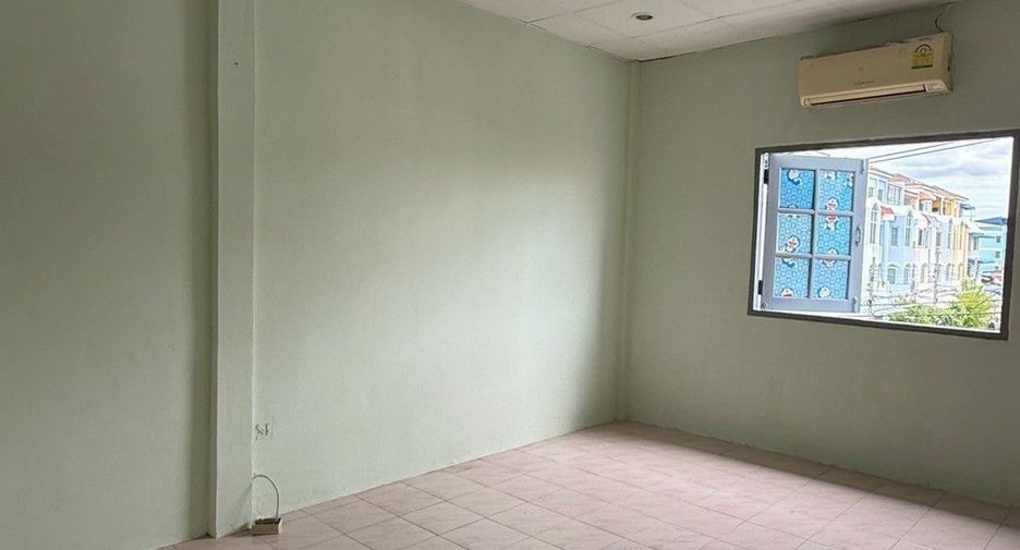 For rent 3 bedrooms townhouse in Bang Kho Laem, Bangkok