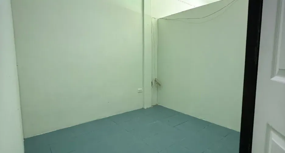 出租 3 卧室 联排别墅 在 Bang Kho Laem, 曼谷